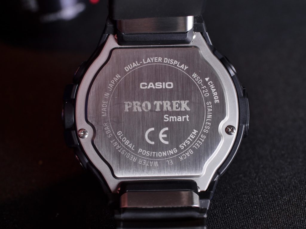Die Rückseite der Uhr mit lasergravierten Informationen